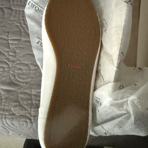 Women’s Taos shoes 9.5 W - Picture 3 of 4